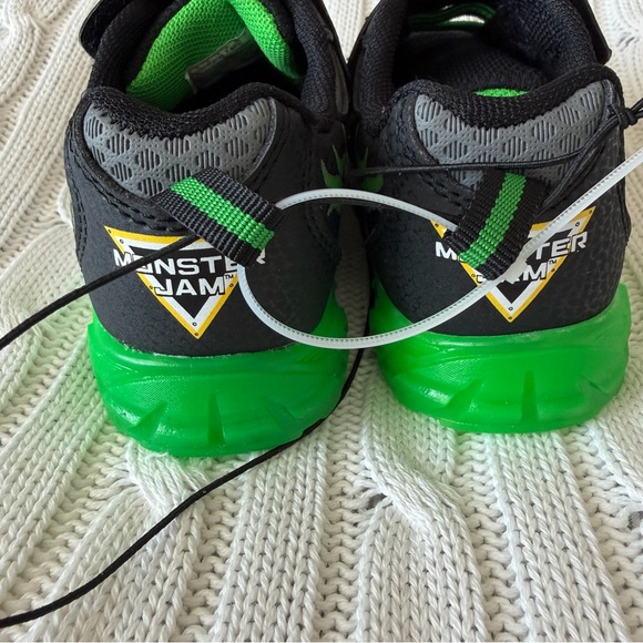 Monster Jam Sneakers 7 Boys Shoes Light Up Trucks Sneaker Grave Digger Boy Mom - Picture 7 of 10